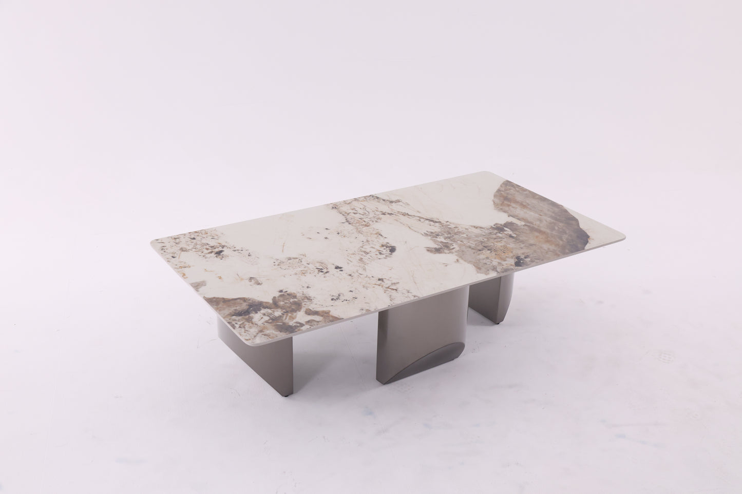 Table rectangulaire avec plateau en céramique et socle en métal traité, au design moderne et épuré.