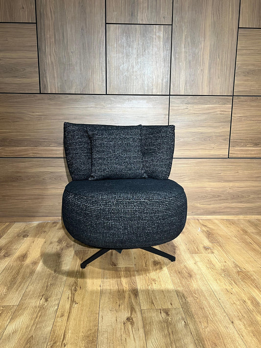 Bergère ronde pivotante en tissu, offrant confort et élégance avec un design doux et un mouvement fluide à 360° pour des moments de détente parfaits.