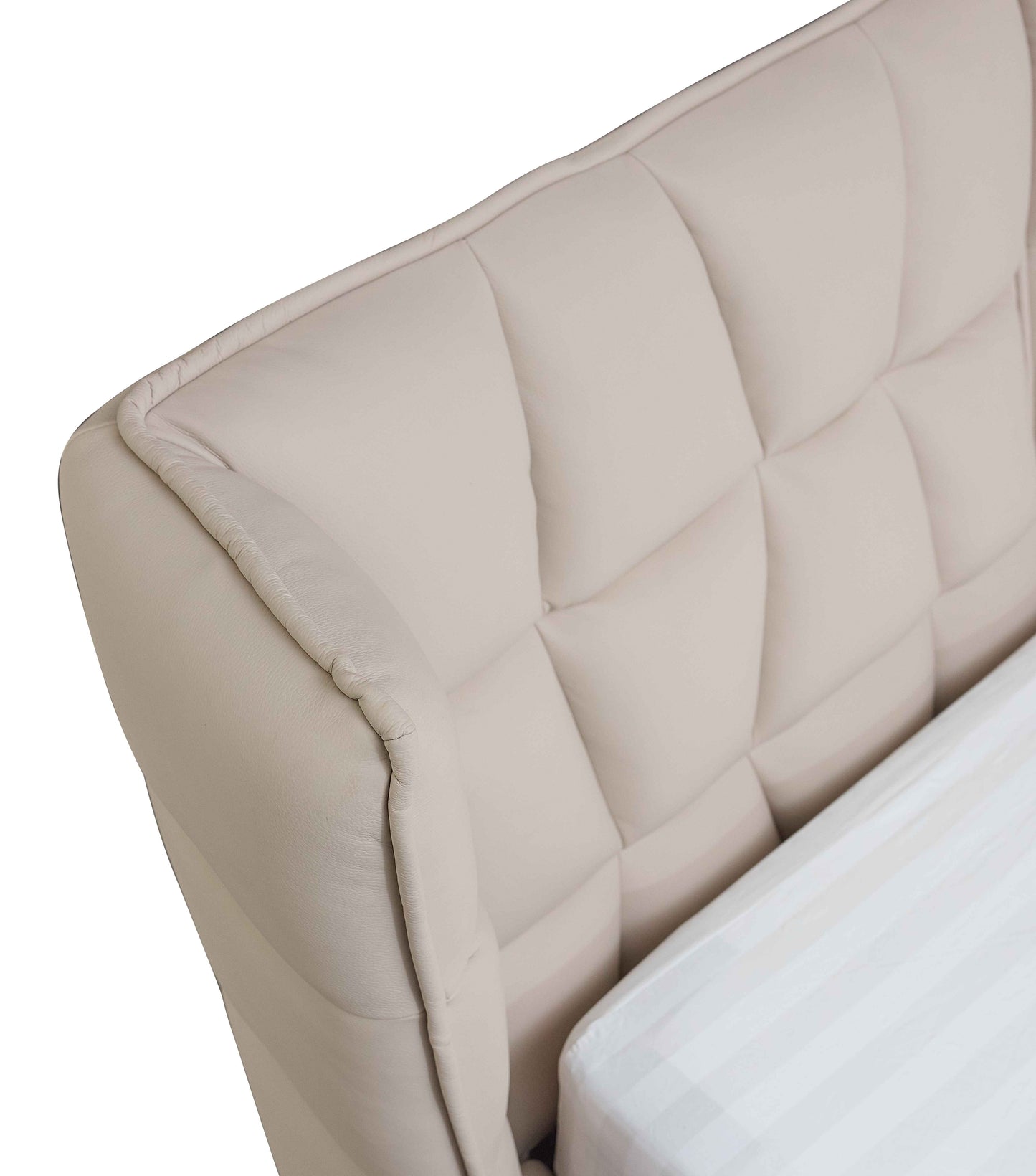 Lit en cuir de luxe au design moderne, offrant confort et élégance pour une chambre raffinée. Revêtement haut de gamme et cadre robuste garantissent des nuits paisibles.