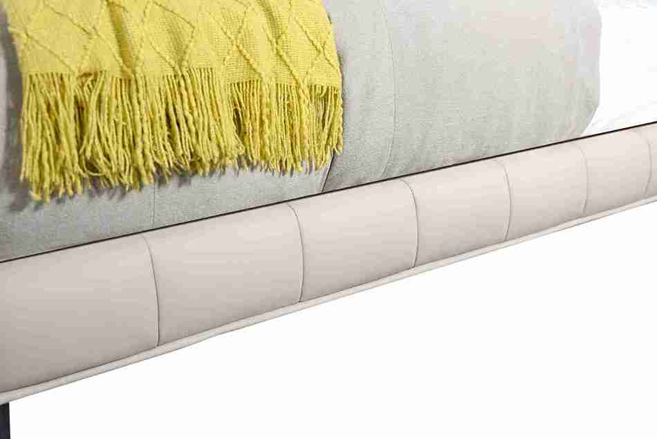 Lit en cuir de luxe au design moderne, offrant confort et élégance pour une chambre raffinée. Revêtement haut de gamme et cadre robuste garantissent des nuits paisibles.