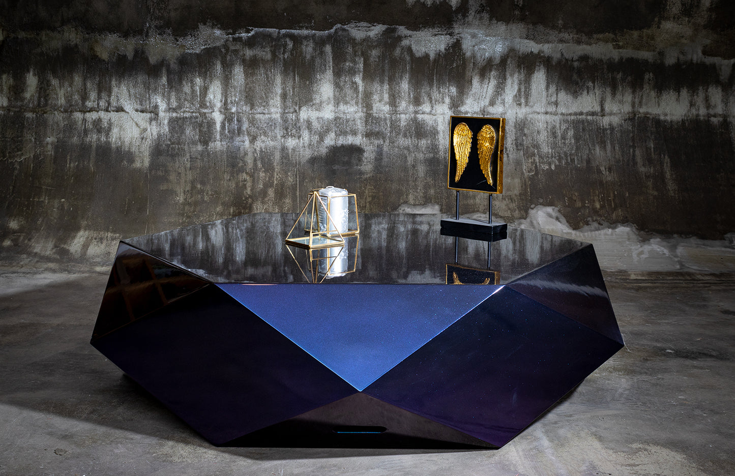 Table basse moderne en bois laqué violet