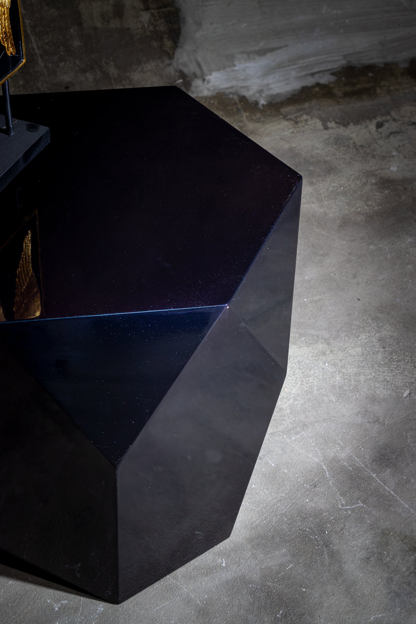 Table d'appoint Avatar bois laqué violet