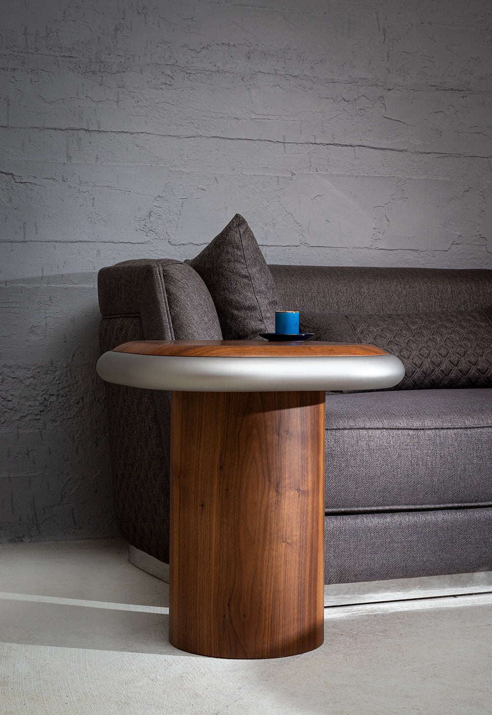 Table d'appoint class en noyer massif