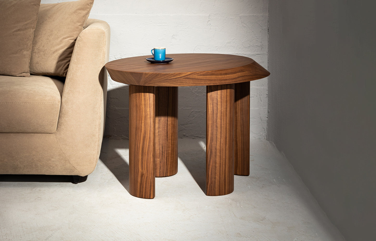 Table d'appoint Mission en Noyer Américain