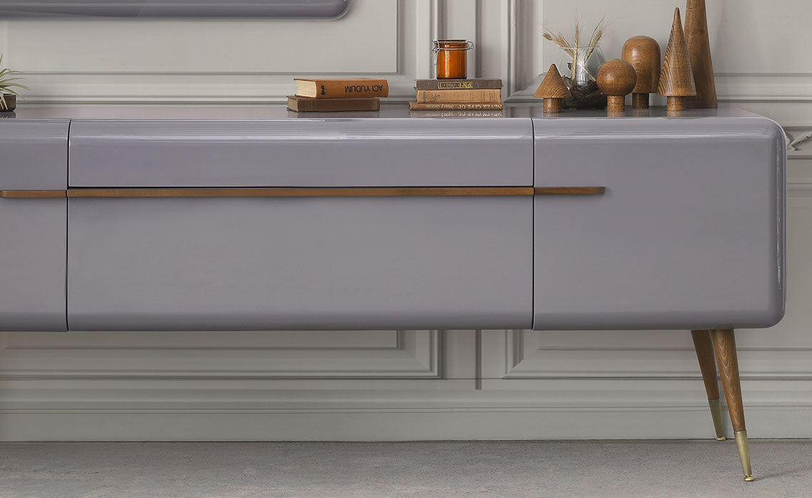Buffet en bois laqué et noyer massif laiton