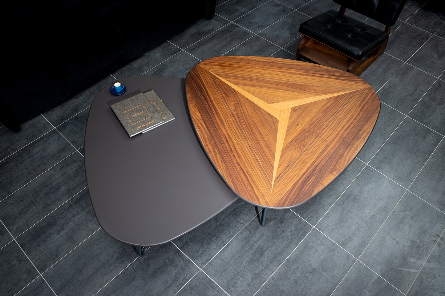 Table basse en bois laqué d'extérieur
