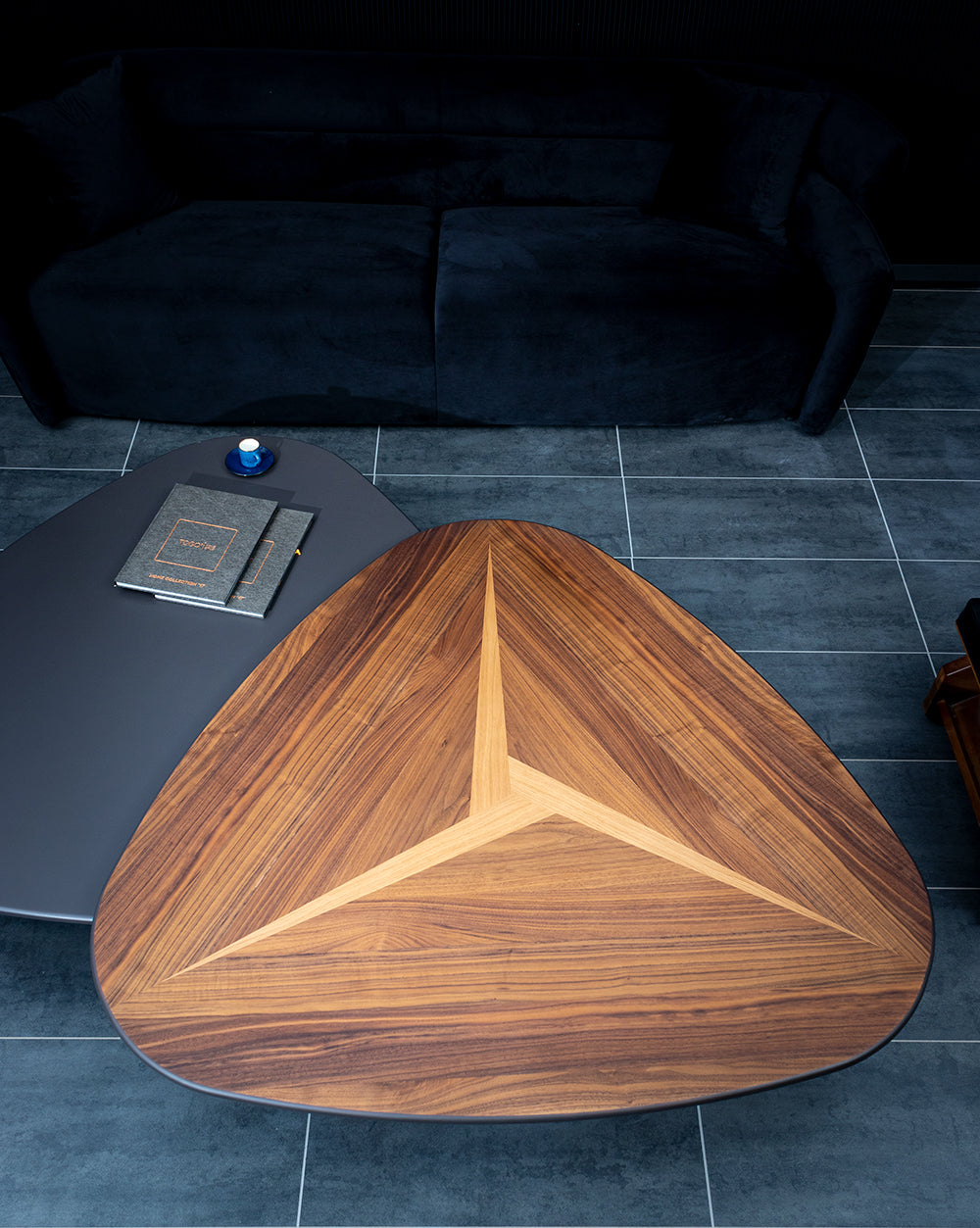 Table basse en bois laqué d'extérieur