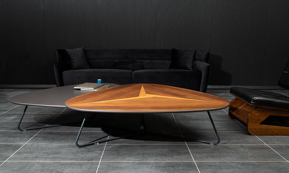 Table basse en bois laqué d'extérieur