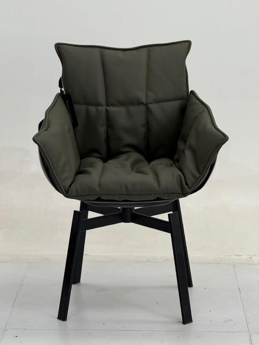 Chaise pivotante rembourrée avec accoudoirs, revêtement textile vert  et piètement noir, design contemporain 