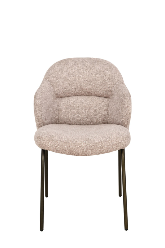 Chaise moderne avec assise et dossier rembourrés en tissu beige, pieds métalliques fins, design contemporain et confortable.
