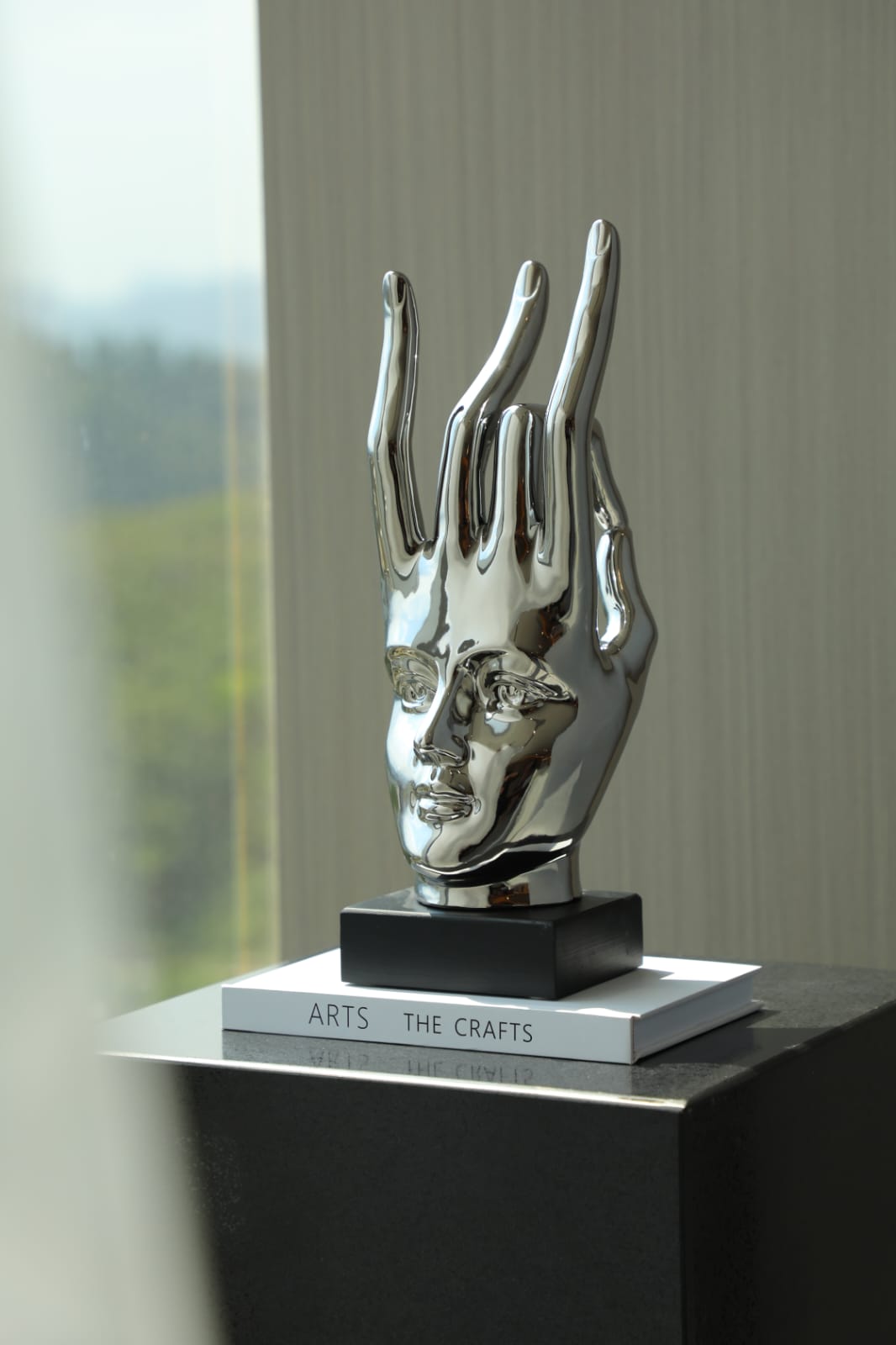 Sculpture visage abstrait chromé design moderne décoration intérieure luxe