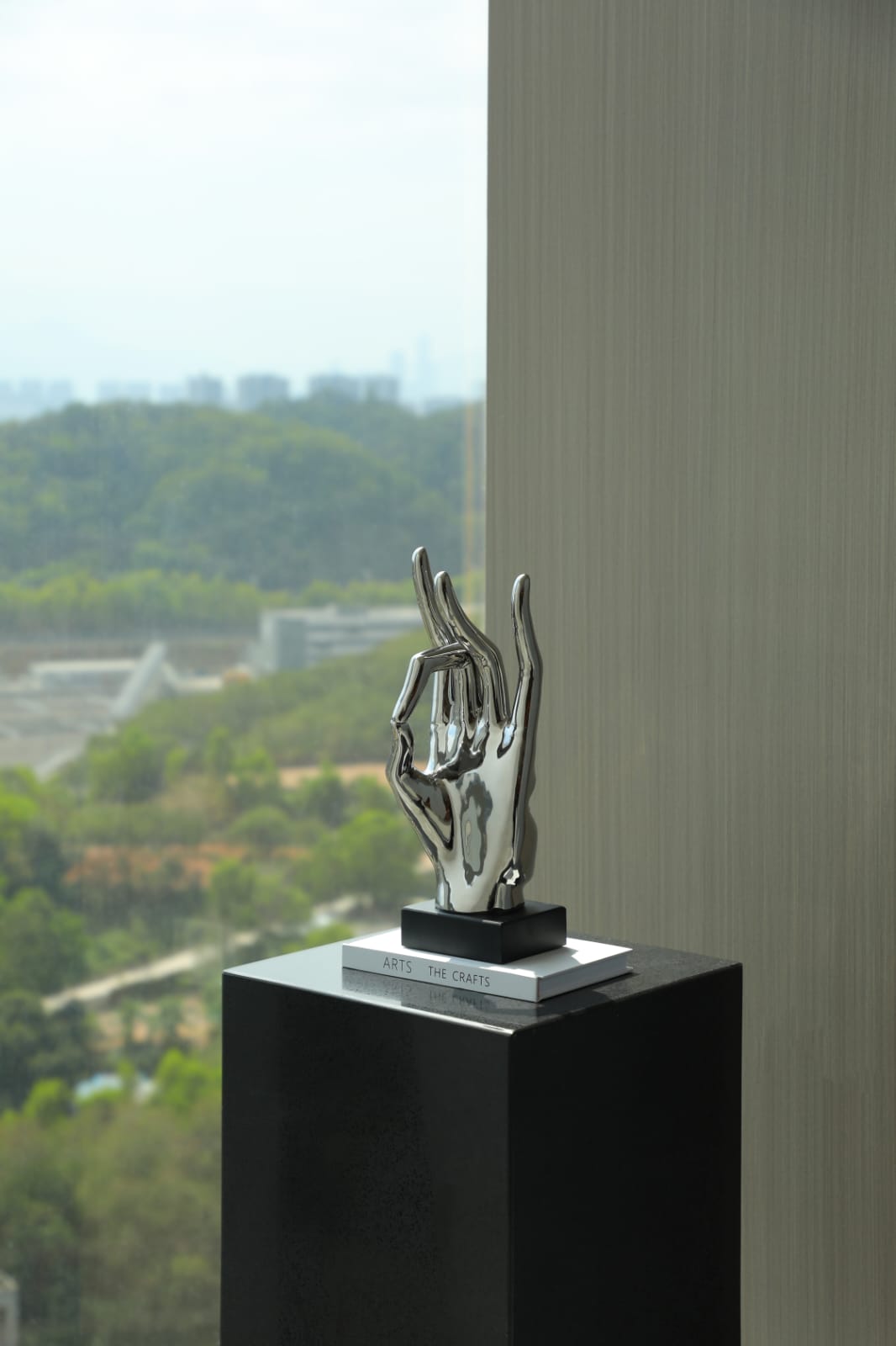 Sculpture visage abstrait chromé design moderne décoration intérieure luxe