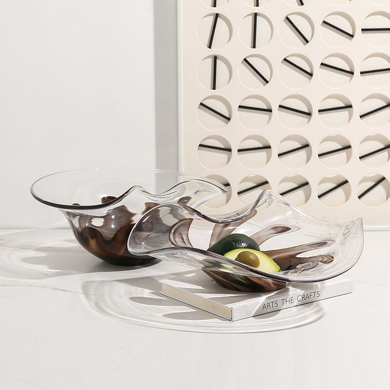 Coupe décorative en verre soufflé transparent aux formes organiques avec nuances fumées brunes et design contemporain élégant.
