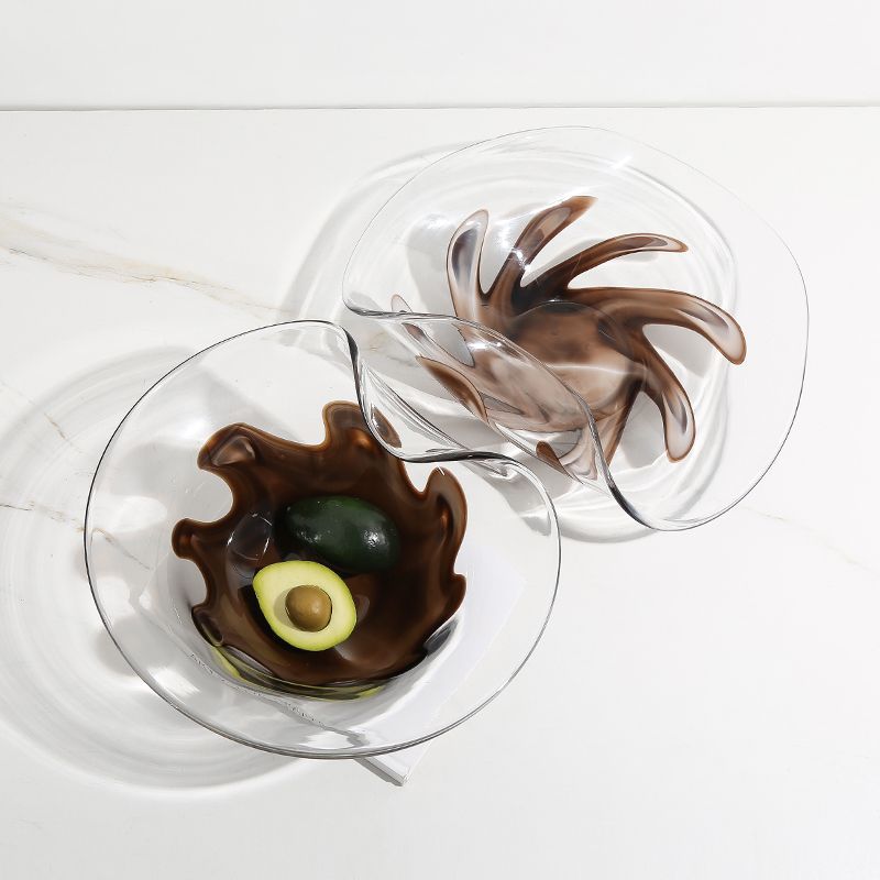 Coupe décorative en verre soufflé transparent aux formes organiques avec nuances fumées brunes et design contemporain élégant.

