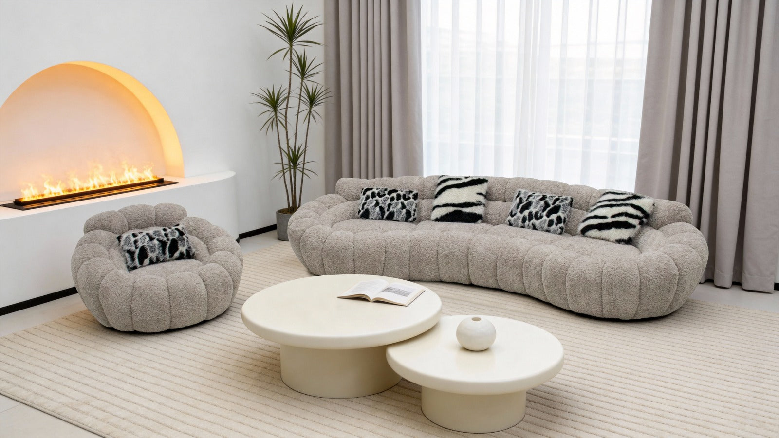 Canapé design organique en tissu bouclé beige avec formes arrondies et assise profonde pour salon moderne.