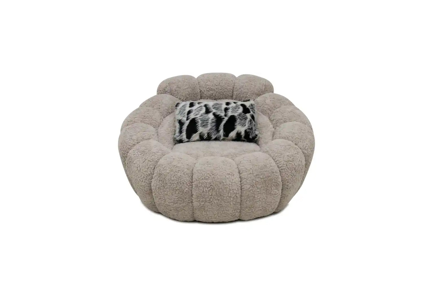 Canapé design organique en tissu bouclé beige avec formes arrondies et assise profonde pour salon moderne.