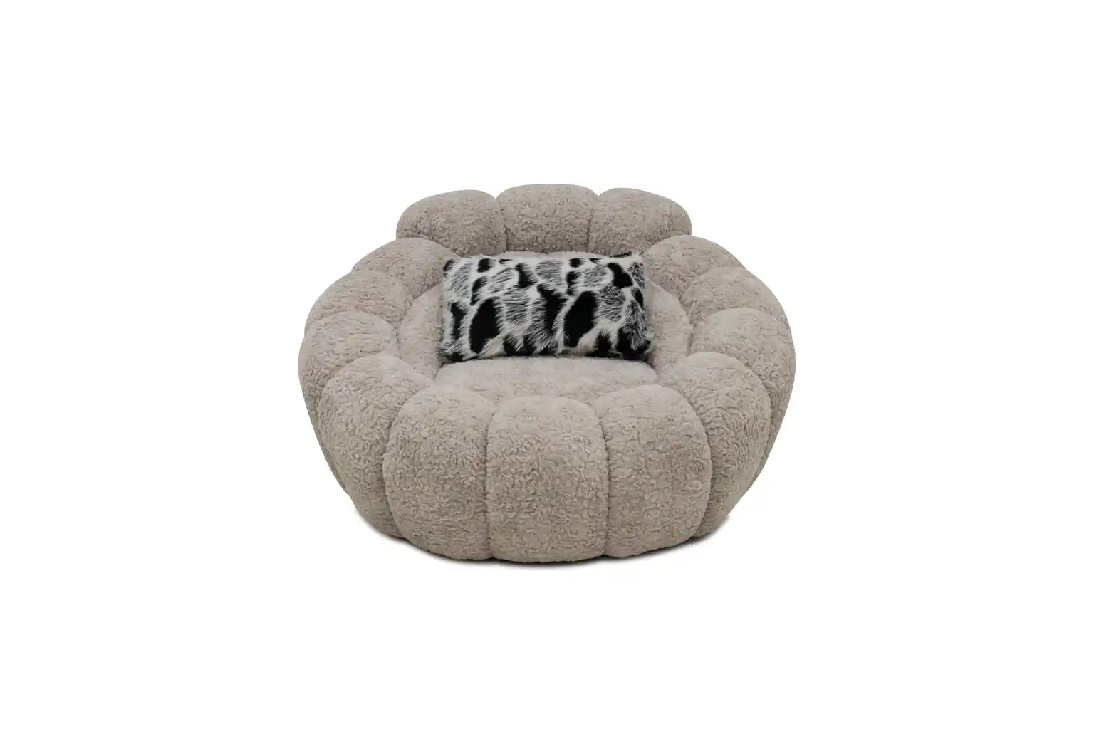 Canapé design organique en tissu bouclé beige avec formes arrondies et assise profonde pour salon moderne.