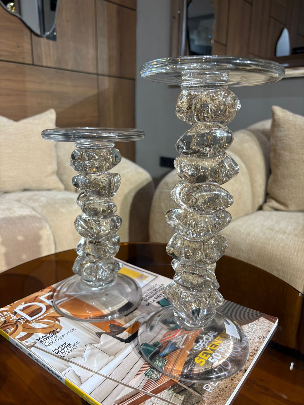 Duo de bougeoirs en verre transparent avec design sculpté moderne 