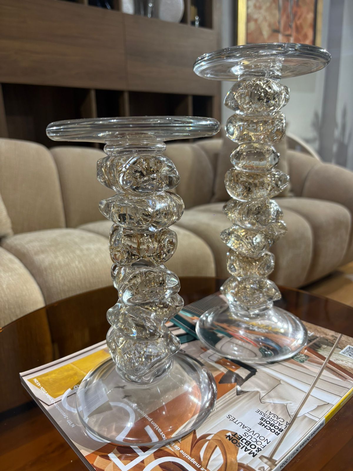 Duo de bougeoirs en verre transparent avec design sculpté moderne 
