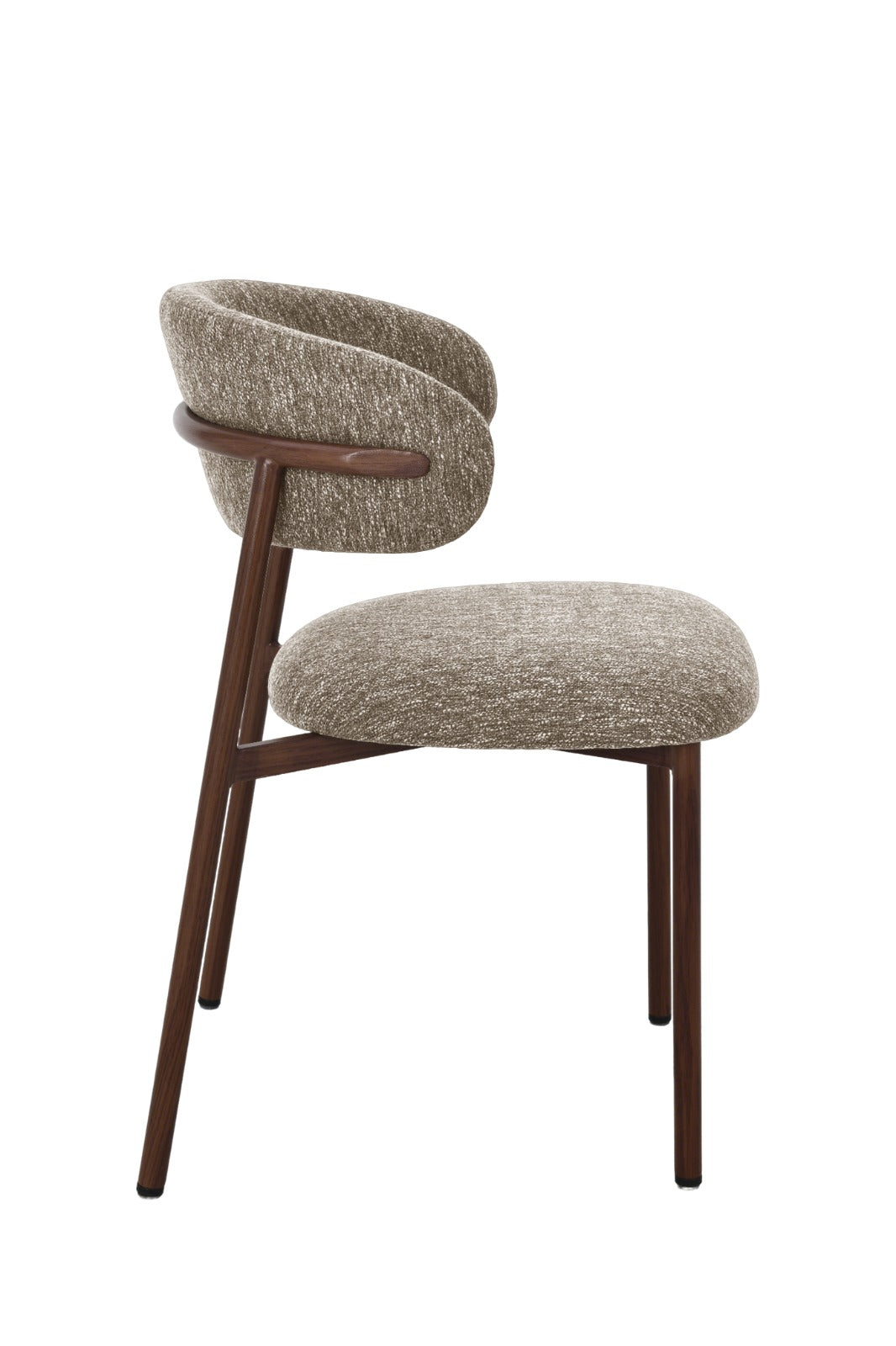 Chaise moderne beige avec pieds en métal finition bois et assise rembourrée confortable.