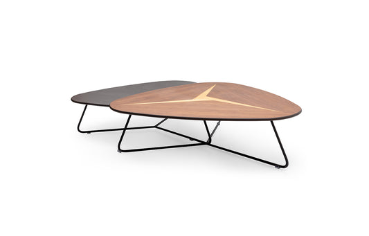 Table basse en bois laqué d'extérieur